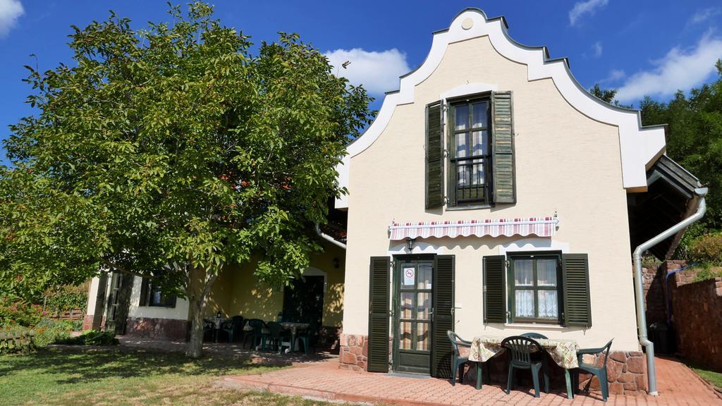 Hillside Apartments Révfülöp 外观 照片