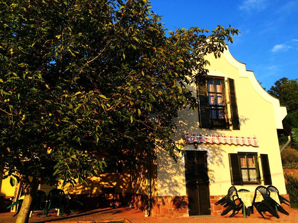 Hillside Apartments Révfülöp 外观 照片