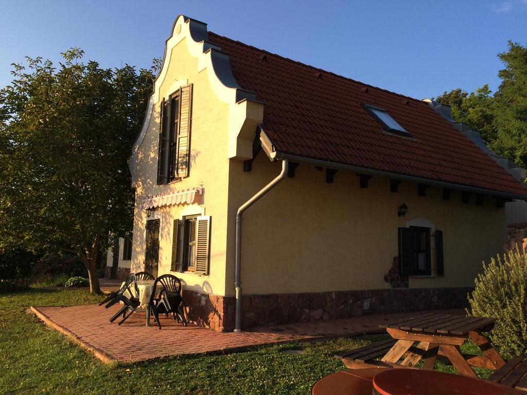 Hillside Apartments Révfülöp 外观 照片