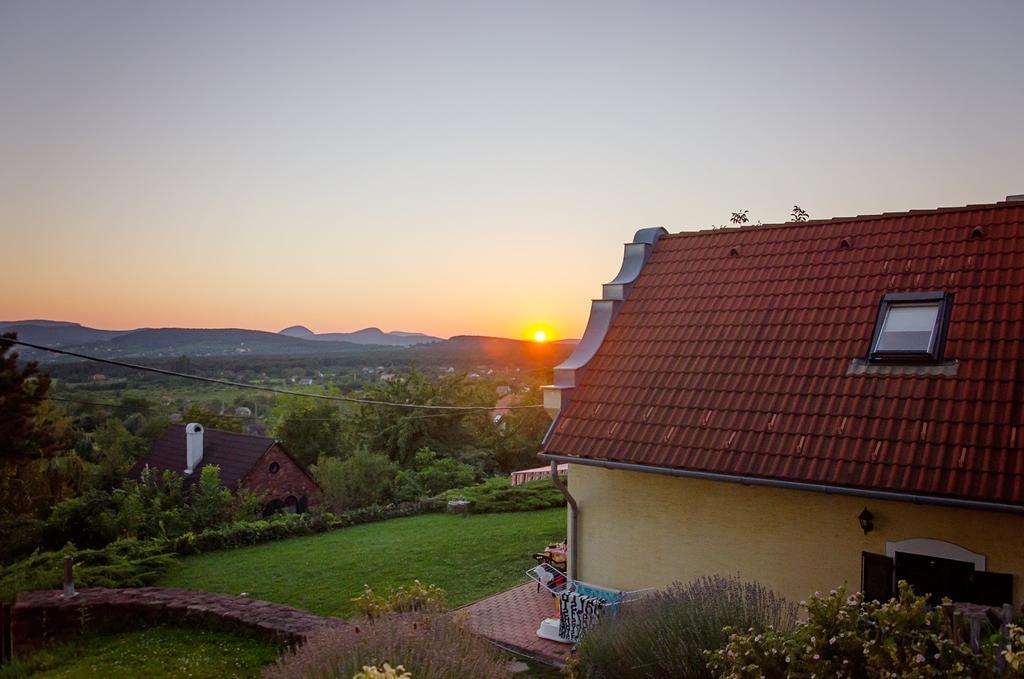 Hillside Apartments Révfülöp 外观 照片