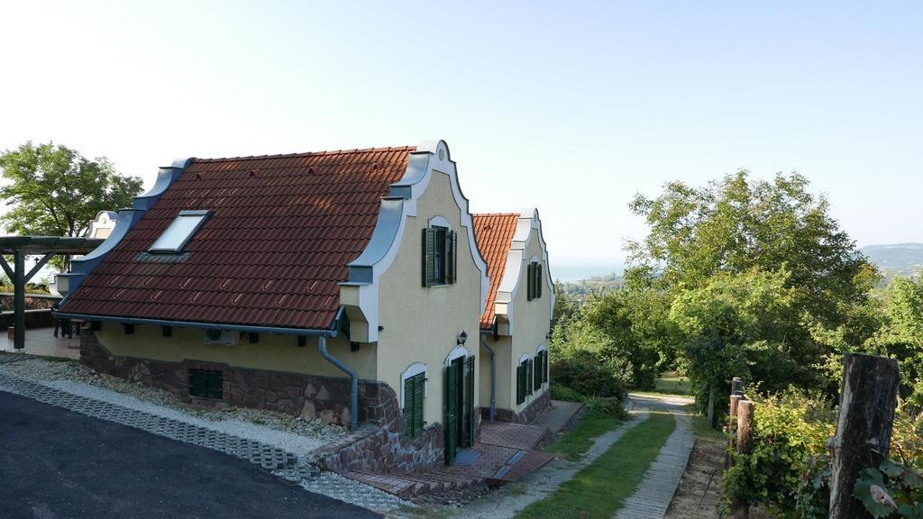Hillside Apartments Révfülöp 外观 照片
